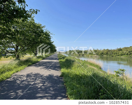 流經石川縣金澤市的西川河床景觀 流經石川縣金澤市的西川河床景觀 102857431