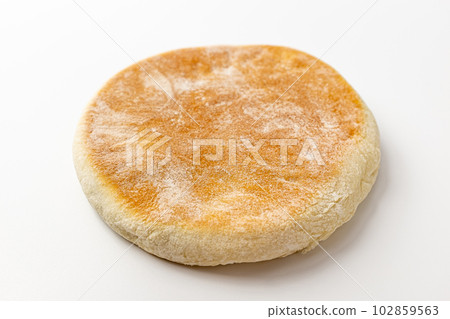 Chinese hotteok on white background 102859563