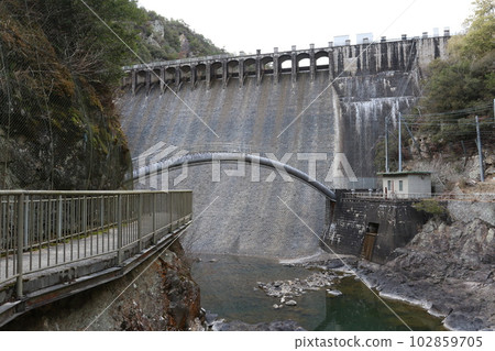 兵庫縣神戶市北區的“Senkari 水壩” 兵庫縣神戶市北區的“Senkari 水壩” 102859705