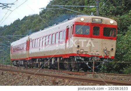 北陸本線 Tsubata-Kurikara JR West Kiha 28-2119 + Kiha 58-596(金澤) 北陸本線 Tsubata-Kurikara JR West Kiha 28-2119 + Kiha 58-596(金澤) 102861633