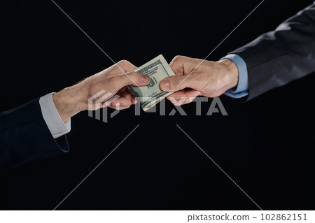 exchange of money cards between businessmen, close-up 102862151
