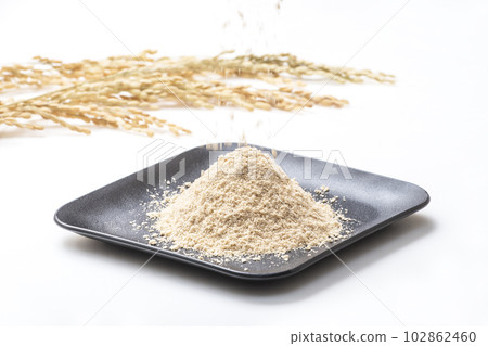 Rice bran and ears of rice, falling rice bran, diet food, healthy ingredients, image material Rice bran and ears of rice, falling rice bran, diet food, healthy ingredients, image material 102862460