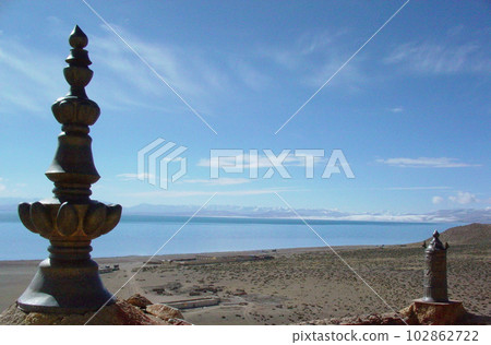 從藏西楚寺看瑪旁雍錯湖 從藏西楚寺看瑪旁雍錯湖 102862722