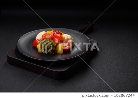 Delicious fresh salad of broccoli, cauliflower, sweet peppers and cherry tomatoes 102867244