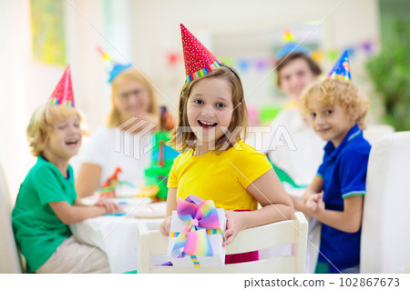 Kids birthday party. Dinosaur theme cake. Kids birthday party. Dinosaur theme cake. 102867673