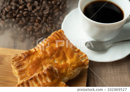 Apple pie and coffee 102869527