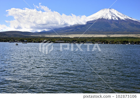 Fuji seen from Lake Yamanaka Fuji seen from Lake Yamanaka 102873106