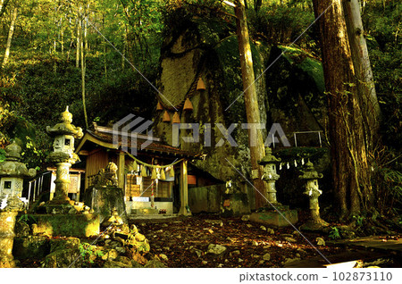 Mt. Ishiwari in the Doshi Massif Ishiwari Shrine welcomes the morning 102873110