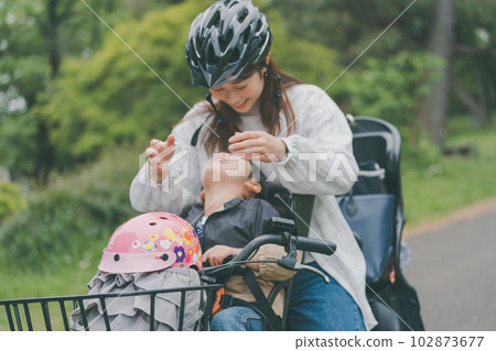 mom wearing a bicycle helmet 102873677
