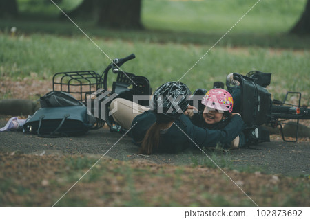 Overturning of a bicycle when carrying an infant Overturning of a bicycle when carrying an infant 102873692