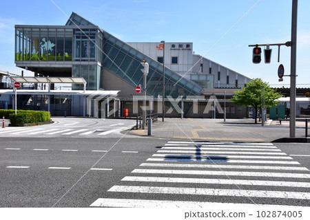 Shimada City: The north exit of Shimada Station on the Tokaido Main Line and the scenery in front of the station 102874005