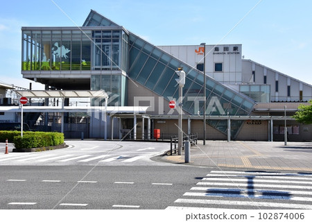 Shimada City: The north exit of Shimada Station on the Tokaido Main Line and the scenery in front of the station 102874006