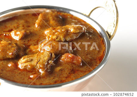 Spicy Indian curry with chicken shot on white background 102874652
