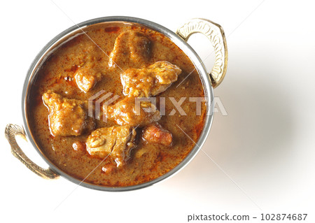 Bird's-eye view of spicy Indian curry with chicken on a white background Bird's-eye view of spicy Indian curry with chicken on a white background 102874687