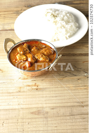 Spicy Indian curry with chicken and rice 102874730
