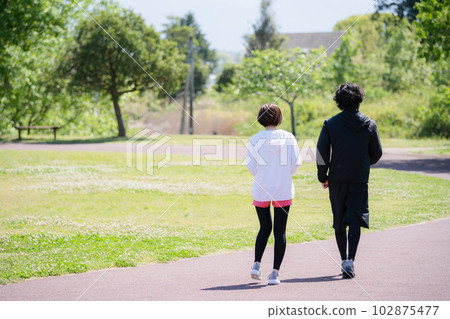Young couple running in the park 102875477