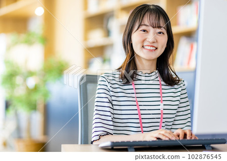 Female engineer work 102876545