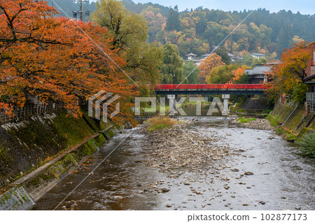 Takayama City, Gifu Prefecture Red Nakabashi Bridge, a representative bridge of Hida Takayama with its beautiful autumn foliage 102877173