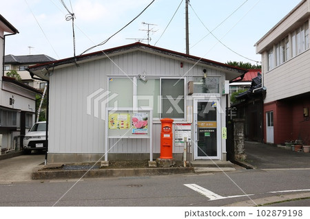 宮城縣、松島町、圓形郵筒的風景（品沼站前郵局） 102879198