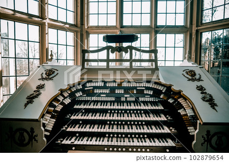 picture of pipe organ 102879654