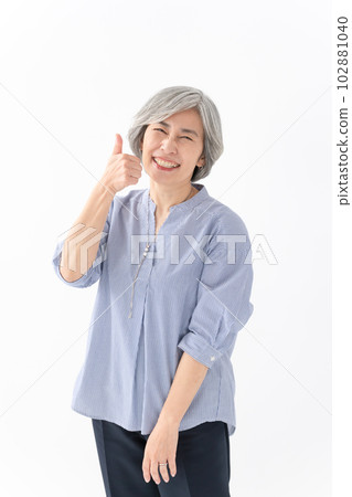Senior female thumbs up 102881040