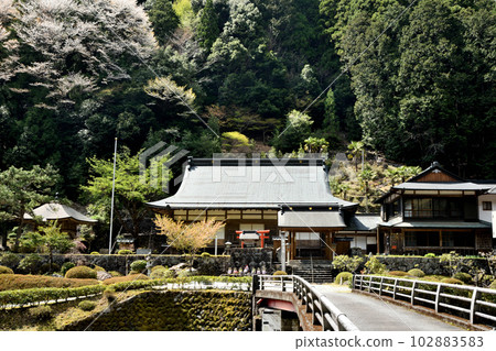 Takigawa Temple [Kamikitayama Village, Yoshino District, Nara Prefecture] 102883583