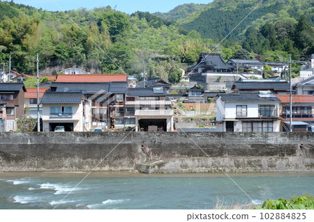 錦川沿岸房屋景觀 102884825