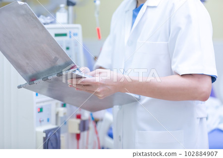 The specialist are checking continuous renal replacement therapy equipment and injection pump and hemodialysis machine. 102884907
