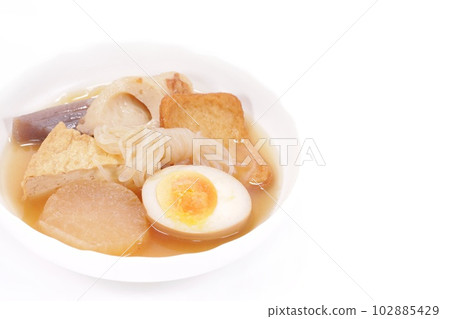 Oden for 1 person Daikon radish egg Bright background Oden for 1 person Daikon radish egg Bright background 102885429