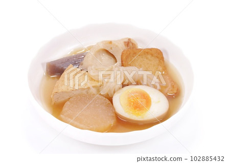 Oden for 1 person Daikon radish egg Bright background Oden for 1 person Daikon radish egg Bright background 102885432