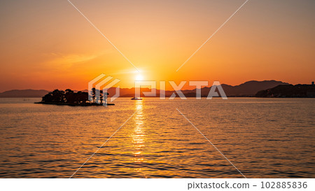 Dusk of Lake Shinji 102885836