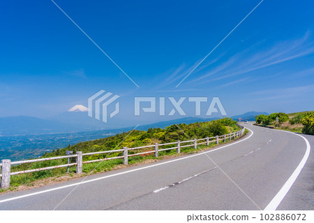 （靜岡縣）從伊豆天際線觀看富士山 102886072