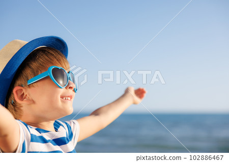 Summer vacation and travel concept Summer vacation and travel concept 102886467