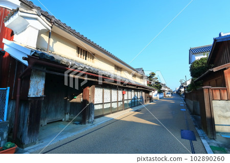 [德島縣]黃昏的宇達津街景（美馬市脅町南町重要傳統建築群保存地區） 102890260