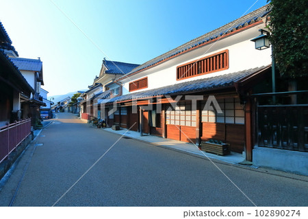 [德島縣]黃昏的宇達津街景（美馬市脅町南町重要傳統建築群保存地區） 102890274