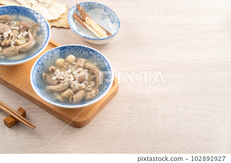 台灣 小吃 食物 四神湯 四臣湯 Taiwan four herb soup モツ入り薬膳スープ 102891927
