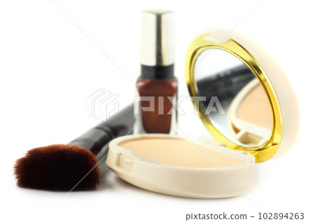 Makeup brush with cosmetic box Makeup brush with cosmetic box 102894263