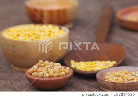 Pigeon pea with other pulses 102894580