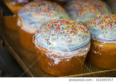 Industrial production of Easter cakes. 102895057