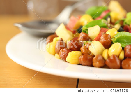 Chickpea with other herbs Chickpea with other herbs 102895178