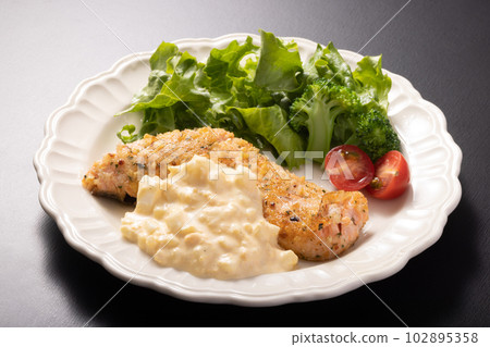 Breaded salmon with basil 102895358