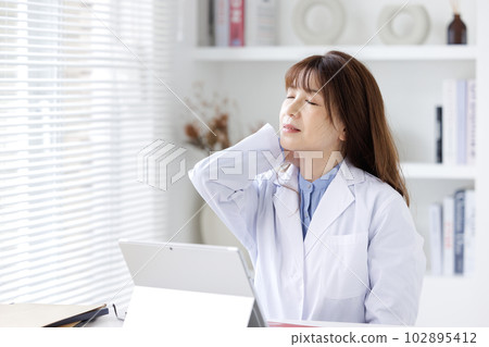 女醫生醫生醫療疲勞 女醫生醫生醫療疲勞 102895412