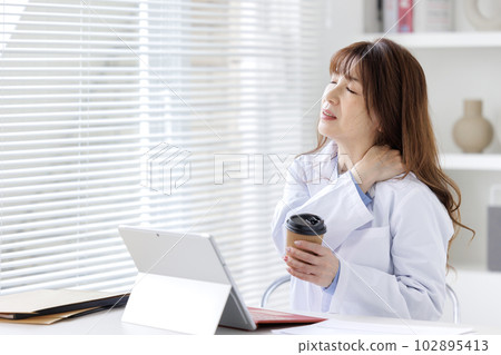 女醫生醫生醫療疲勞 女醫生醫生醫療疲勞 102895413