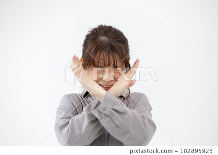 Middle-aged female No X Gesture Middle-aged female No X Gesture 102895923