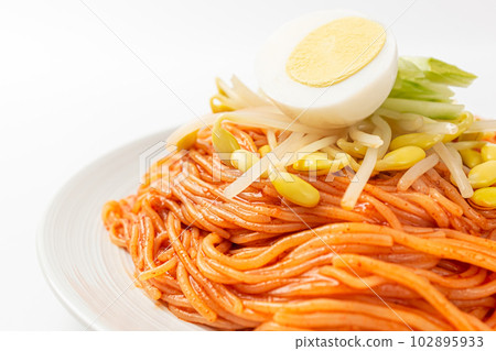 Jjolmyeon on a white background 102895933