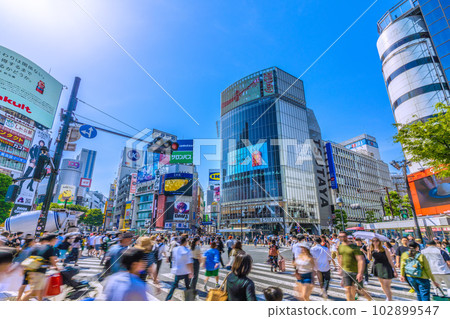 Tokyo cityscape in Japan Consecutive midsummer days... Beware of heat stroke. Shibuya scramble crossing has more people without ma = 18th Tokyo cityscape in Japan Consecutive midsummer days... Beware of heat stroke. Shibuya scramble crossing has more people without ma = 18th 102899547