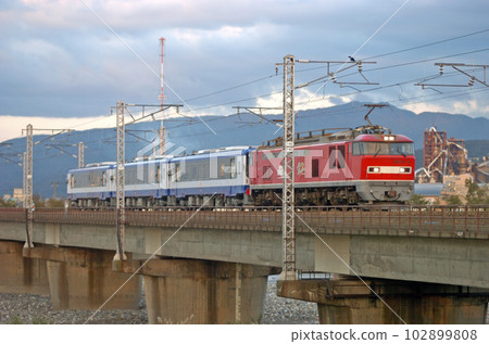 Hokuriku Main Line Itoigawa-Aomi JR Freight EF510-4 (Toyama) + Noto Railway NT200 Type A 102899808