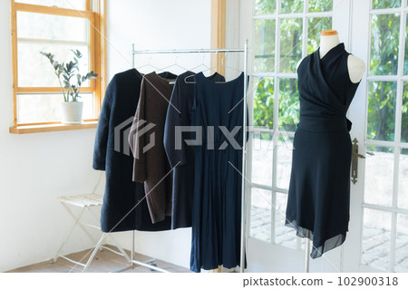 Boutique torso hanger rack 102900318
