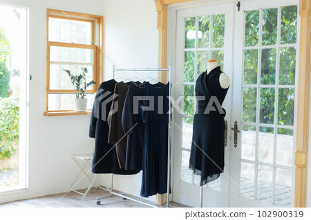 Boutique torso hanger rack 102900319