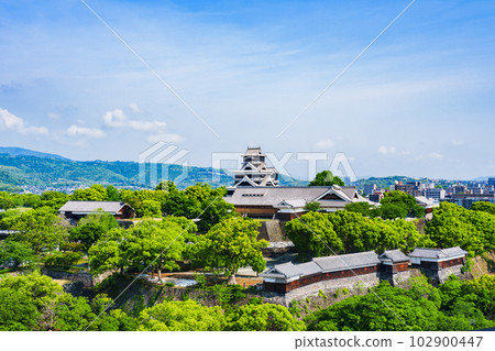 Kumamoto Castle with its castle tower restored [Symbol of Kumamoto's recovery] *Photo taken from outside the subject's premises 102900447